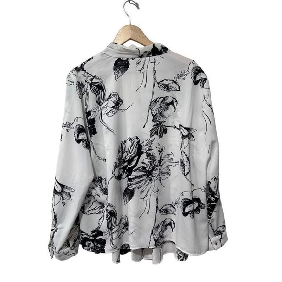 Chico's Bloom Floral Sketch Scarf Layered Blouse Black White Size Large - Picture 7 of 12
